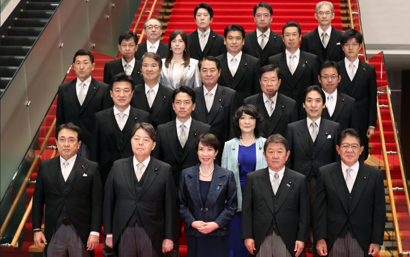 高市首相和新閣僚成員
