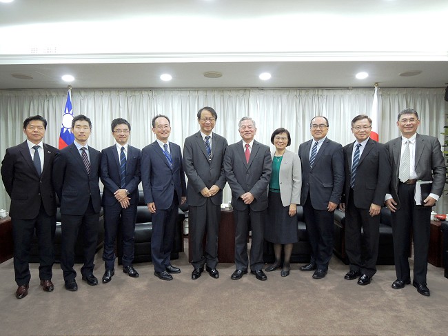 圖：經濟部沈部長接見日台交流協會新任泉裕泰代表