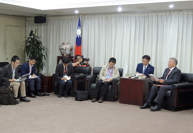 圖：外交部率領日本記者團專訪沈部長