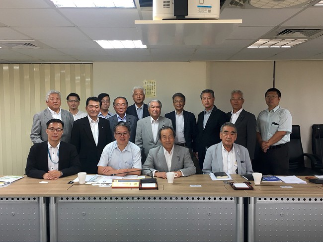 圖：雙方紀念合影