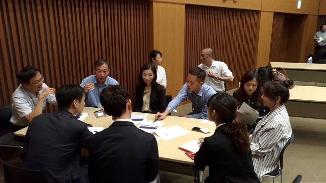 写真4:自由交流討論 (出典:資策会台日センター)