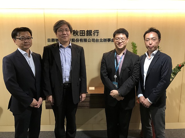 圖：秋田銀行台北事務所榎和所長(左1)、高嶋副所長(右1)