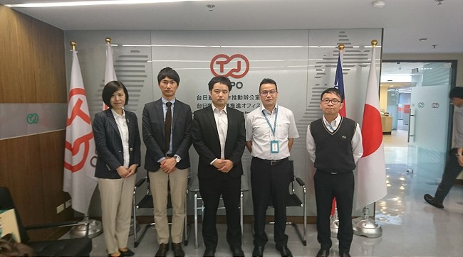 写真説明:左から、高知県台湾連絡事務所・欧元韻さん、高知県商工労働部・伊藤宏将主査、北村友一企業支援担当、TJPO張明東マネージャー、TJPO陳品成スペシャリスト